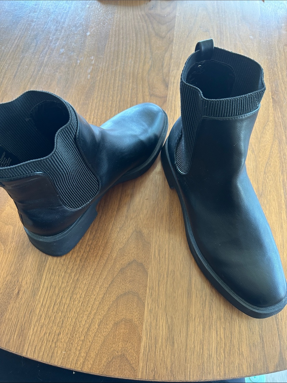 KENNETH COLE Chelsea Boot - Picture 2 of 10